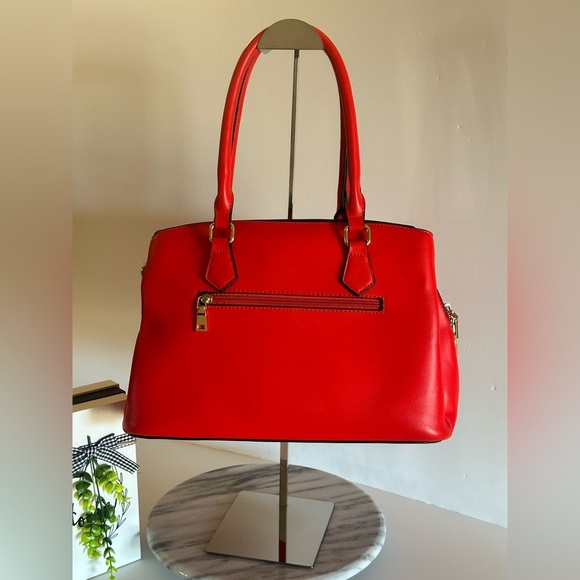 La Terra Vegan Leather Shoulder Medium Size Red Handbag Zipper and Snap Closure - Picture 1 of 16